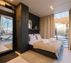 Зеркальный дом Премиум с душем в Резиденция Северное Сияние