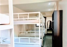 Кровать в общем номере в Golden Bee PhiPhi Hostel