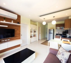 Апартаменты с балконом в The Lago Apartments by Tropiclook