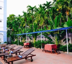 Кровать в общем номере в Mui Ne Alena Bungalow Hotel