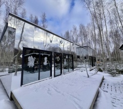 Дом у бассейна с 2 спальнями, беседкой и мангалом в Мы дома-Зеркальный лес