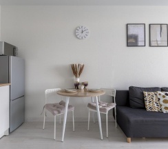 Апартаменты студия Черная лилия ApartaMIA в Семейный уголок