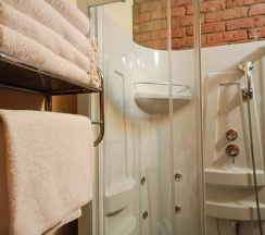 Апартаменты/Семейный трёхкомнатный номер с большими двуспальными кроватями в Морской