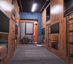 Кровать в общем номере (мужской номер) в Gagarin Capsule Hotel