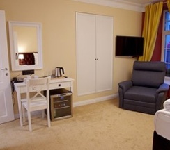 П-люкс с 1 двуспальной/2 односпальные и кресло-кровать в Barin Residence Center
