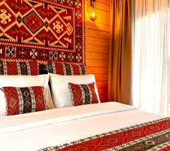 Двухместный стандарт с общей террасой и видом на горы | 2 этаж в Hayat Haus