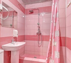 Полулюкс с балконом трехместный в Лэнсис