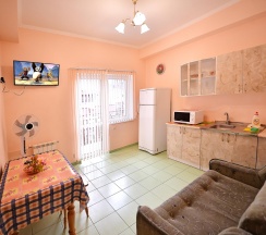 2-комнатная комната стандарт с 2 односпальными и 1 двуспальной кроватью в Минск