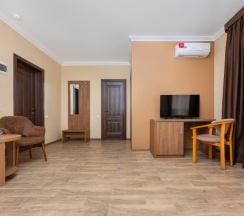 Семейный Двухкомнатный с балконом в Brown hotel