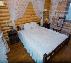 Номер люкс свадебный с 1 двуспальной кроватью в Кирьянов