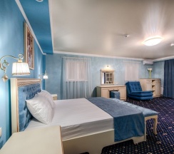 Люкс с балконом в Dvin