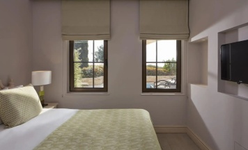 Люкс c 1 комнатой с частичным видом на море в Aphrodite Hills Hotel