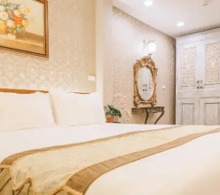 Двухместный полулюкс двуспальная кровать в Chuchai Buri Sri Amphawa