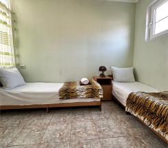 4х местный в Адрианна