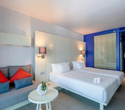 Двухместный номер Superior с балконом и с видом на море двуспальная кровать в Отель The Yama Resort & Spa Kata Beach Phuket