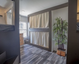 Кровать в общем номере в Burlington Hostel
