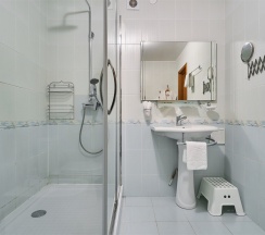 Коттедж с двумя спальнями в Салют