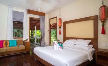 Вилла с балконом и с видом на бассейн в Samui Sense Beach Resort