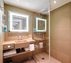 Номер Standard с двуспальной кроватью в Novotel Krasnoyarsk center
