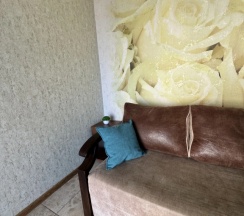 Двухместный семейный номер Comfort с 3 комнатами с балконом и с красивым видом из окна (двуспальная кровать) в ЖК Дельфин 35