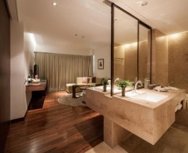 Трёхместный люкс Luxe в LiT BANGKOK Hotel