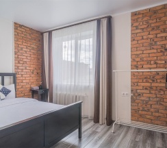 Номер улучшенный с 1 двуспальной кроватью в Hot Place Guest House