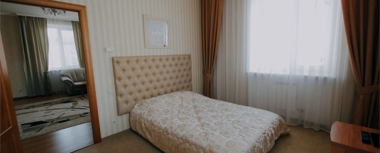 Люкс двухкомнатный с двуспальной кроватью в Дежавю