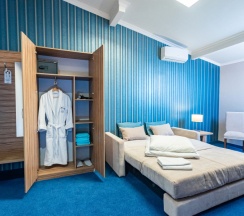 Двухкомнатный семейный "Мансарда" в Blue Marlin Hotel