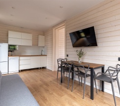 Коттедж с одной спальней, купелью и баней в Black Village Family