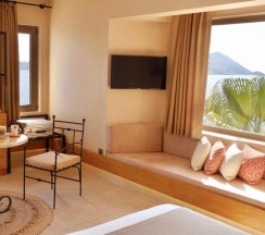 Двухместный номер Infinity с видом на море двуспальная кровать в Отель Villa Tamara
