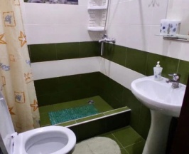 Трёхместный семейный номер Standard с балконом и с видом на горы в Людмила