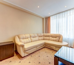 Люкс (двухкомнатный) в Турист