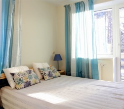 Эконом апартаменты с гостиной и 2 спальнями (Всего 2 таких номера в двухэтажном корпусе на 8 номеров) в Искатель