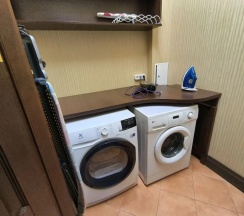 Коттедж с 3 комнатами с балконом и с видом на парк в Dipservice hall