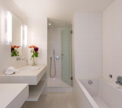 Двухместный полулюкс угловой двуспальная кровать в Room Mate Aitana, Amsterdam