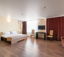 Полулюкс на троих-четверых гостей с балконом и видом во двор (в корпусе Б) в Оптимист