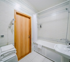 Улучшенная квартира ул. 8 Марта 190 с отдельной спальней в Rooms-Eкб