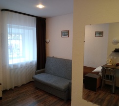 Трехместный номер с двуспальной и односпальной кроватями в Gh_Ms