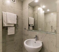 Апартаменты Улучшенные (с ванной) в Home Hotel