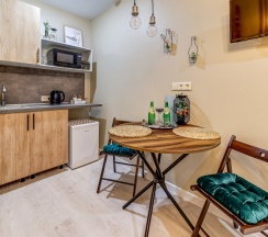 Комфортный номер-студия с удобствами и мини-кухней в Ecolife hotel
