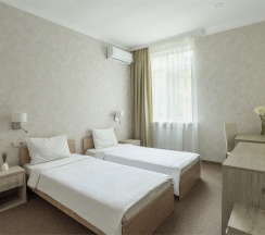 Сьюит трехкомнатный с двумя спальнями без балкона вид на парк в Кавказ