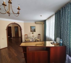 «Люкс» трехкомнатный в Паллада