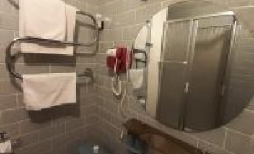 Номер стандарт с 2 односпальными кроватями (с завтраком) в Maxrooms Волга Hollywood