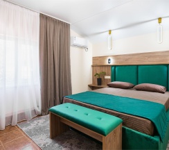 DE LUXE бабочка в Анютины глазки