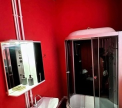 Улучшенный четырехместный номер в В Питере жить