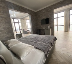 Двухместный люкс Grand с балконом и с видом на море двуспальная кровать в Blacksea