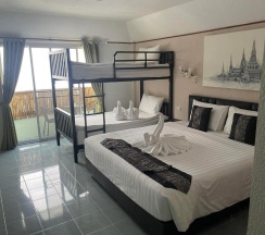 Четырёхместный номер Standard с балконом в Samui Green Hotel