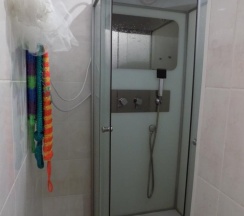 Кровать в 12-местном общем номере в Main room