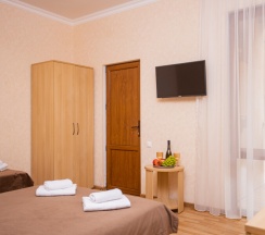 Стандарт 3-местный с двуспальной и односпальной кроватью и балконом в Джульетта