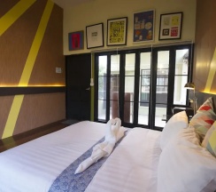 Кровать в общем номере в Bharani Hostel